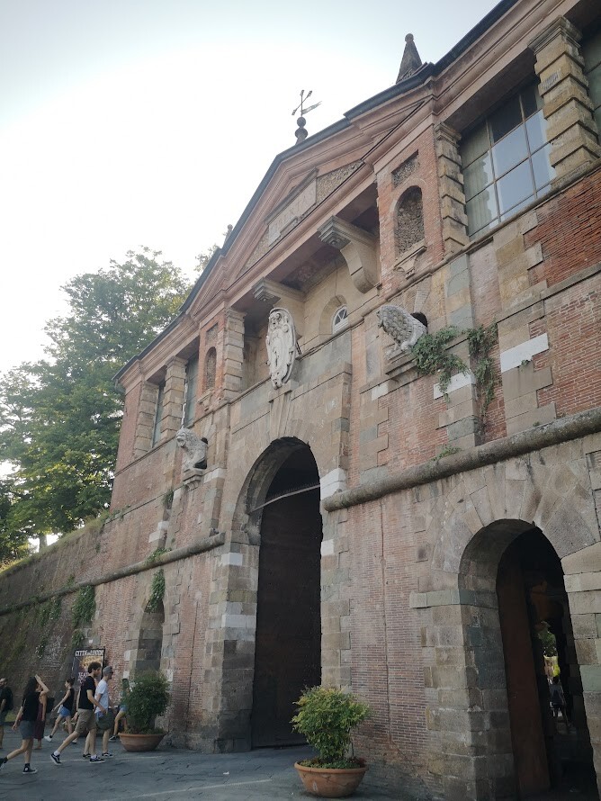 Pisa, Lucca, Tuscany travel, Italian cuisine, Pisa vs Lucca, Tuscan cities, Pisa hotels, Lucca accommodations, Tuscan food, travel connections Tuscany